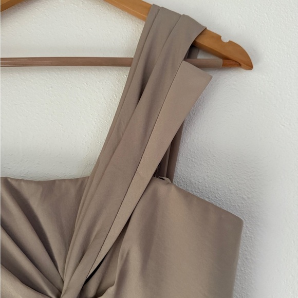 BCBG MAXAZRIA  One Shoulder Bridal Wedding  Dress SIZE 6 Taupe - Picture 13 of 13